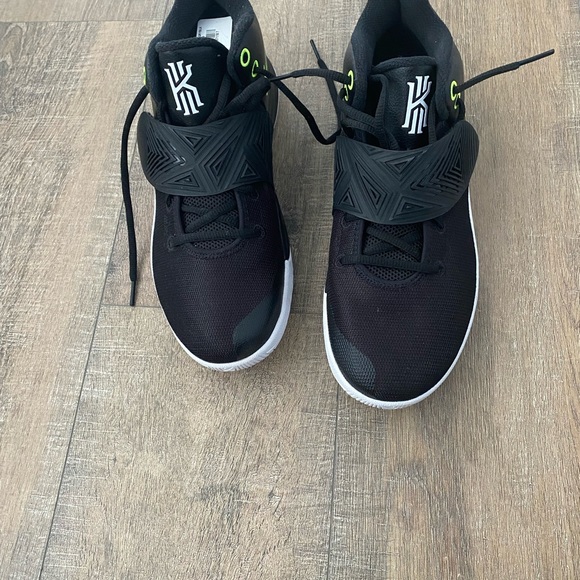 Kyrie flytrap3 - Picture 2 of 5